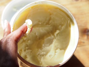 Le beurre de karité apporte une sensation immédiate de détente et de bien être à toute la famille.
